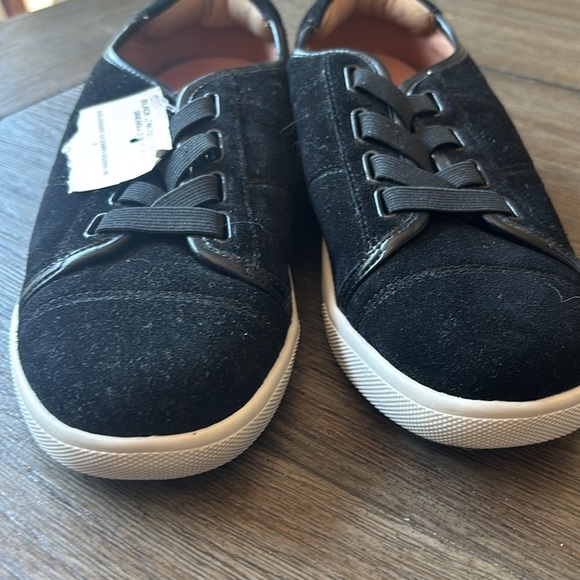 VIONIC sneakers Black Jean sz 6 NWT - Picture 2 of 8